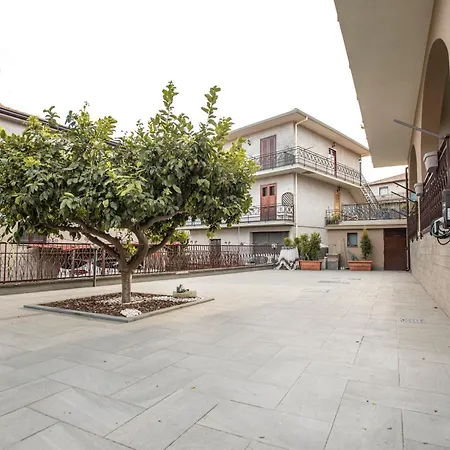 Oda ve Kahvaltı Lavika Pedara